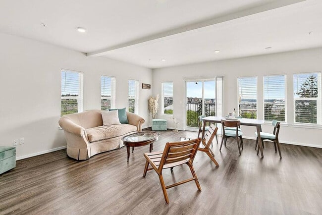 Building Photo - 704 E Wright Ave Unit ID1296630P