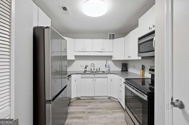 Photo - 3645 Peachtree Rd NE Unit 204