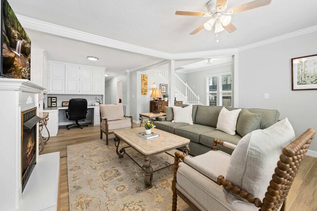 Building Photo - 524 SE C St Unit ID1221941P