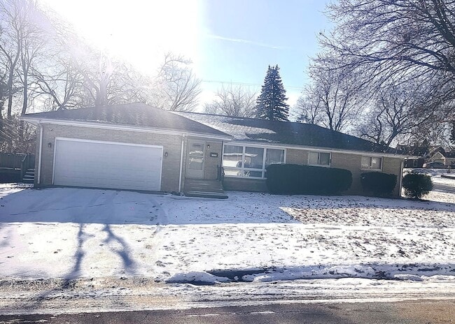 Building Photo - 3303 Greenwood Ave