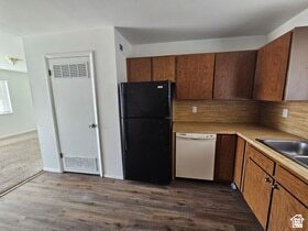 Photo - 215 N 400 W