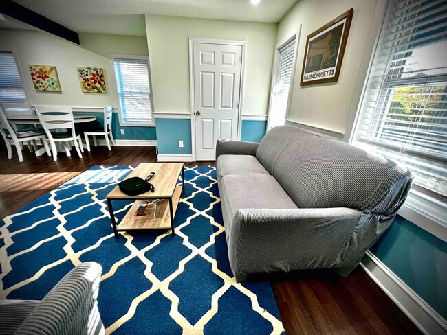 Building Photo - 1594 Main St Unit SI ID1380183P