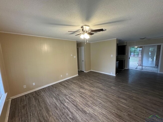 Photo - 605 Circle Dr