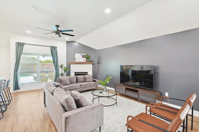 Photo - 215 Nottingham Dr Unit ID1019588P