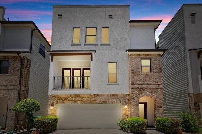 Building Photo - 1525 Johnson St