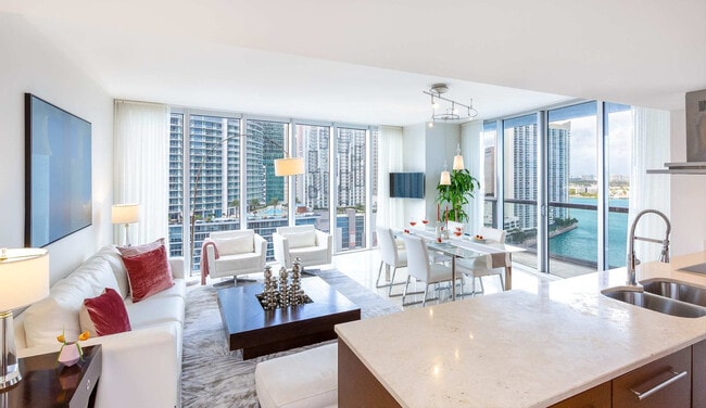 Building Photo - 485 Brickell Ave Unit SI FL22-ID1240476P