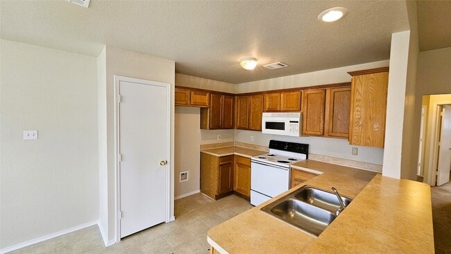 Photo - 715 Hallvale Dr