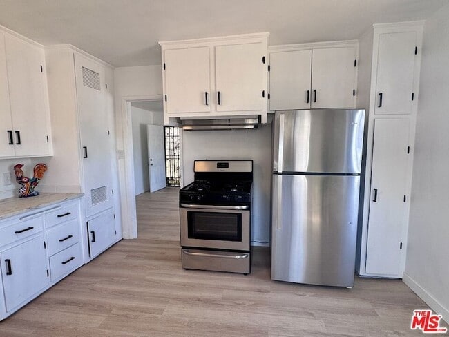Photo - 1542 W 60th St Unit 1