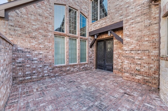 Photo - 4315 Laburnam Rd