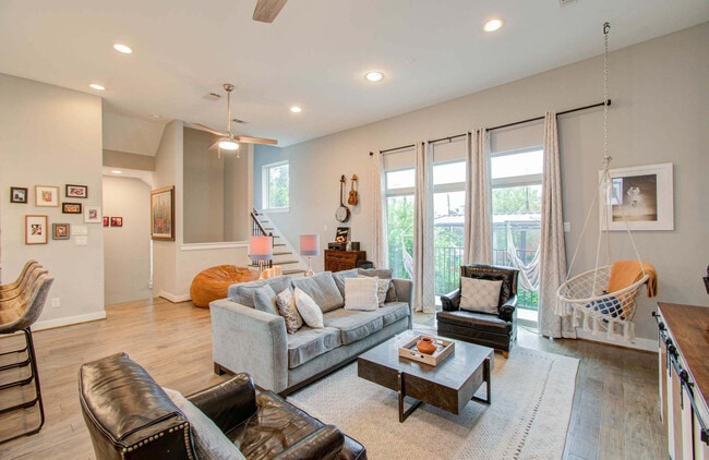 Photo - 2018 Crockett St Unit ID1029793P