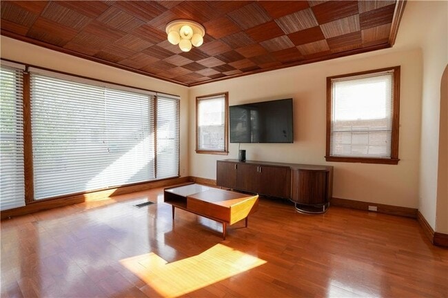 Photo - 4222 Vincennes Pl