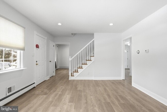 Photo - 29 Rolling Ln