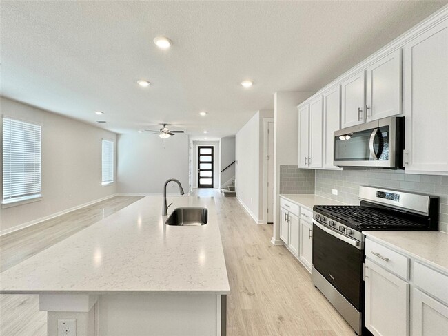 Photo - 404 Tinto St