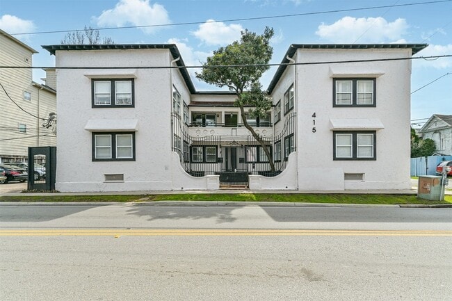 Building Photo - 415 Fairview St Unit 3