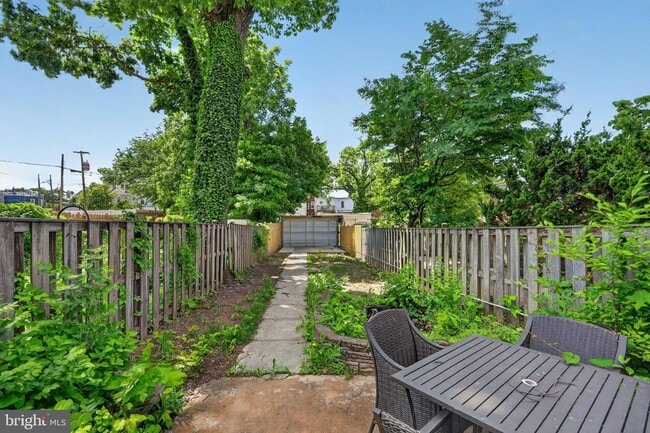Photo - 928 Ingraham St NW