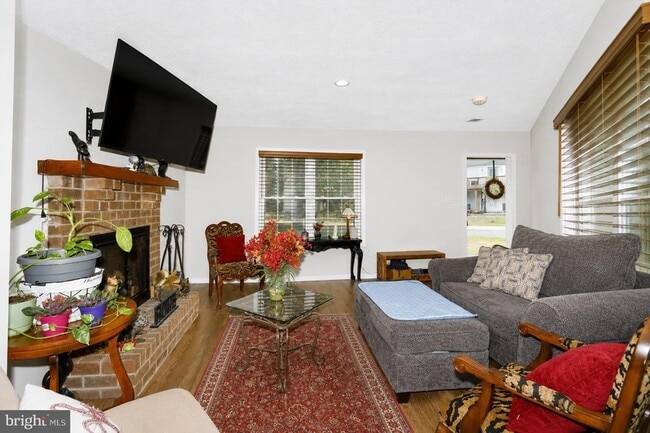 Photo - 5135B Shawe Pl