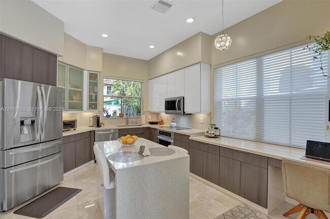 Photo - 1529 Shoreline Way