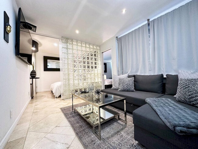 Building Photo - 7401 N Scottsdale Rd Unit SI FL2-ID1291335P