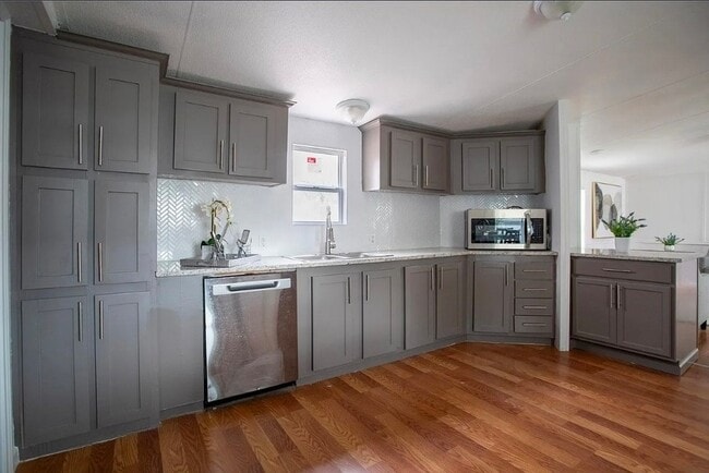 Photo - 9874 Lakeshore Dr