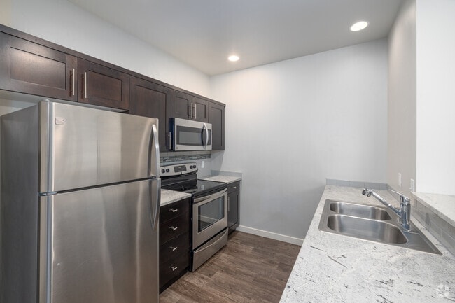 3BR, 2BA - 1,192SF - Eagle River Apartments