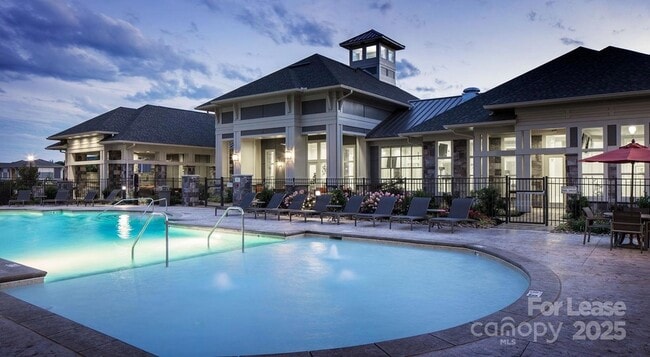 Building Photo - 121 Village Green Ln Unit Ashton