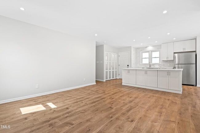 Photo - 1212 Pender St