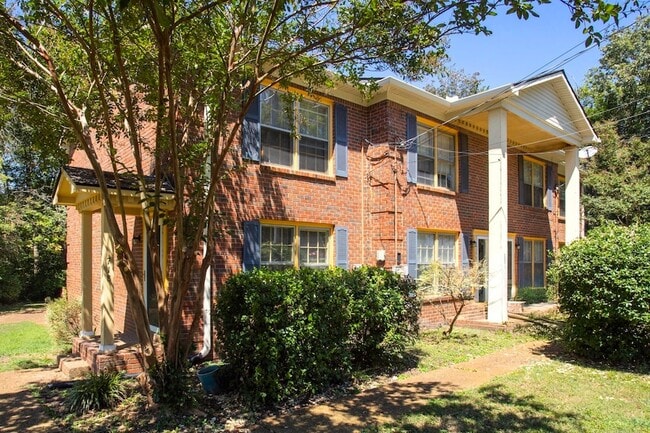 Building Photo - 718 Holder Dr