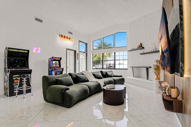 Photo - 20140 NE 25th Ct Unit ID1372364P