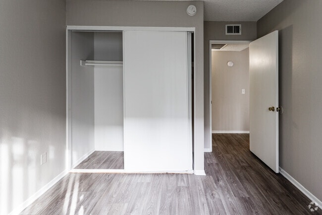 2BR, 1BA - 810 SF - Creekside Village