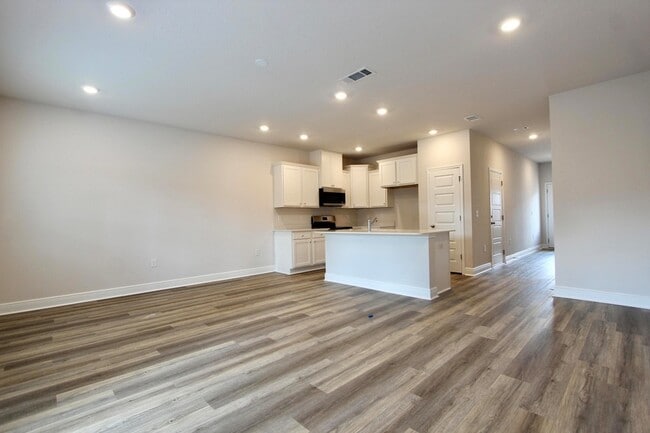 Photo - 323 Callie Dr