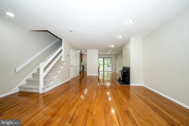 Photo - 15 Landmark Dr