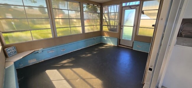 Photo - 1765 Elinor Pl