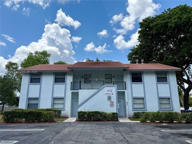 Building Photo - 3700 NW 116th Terrace Unit 3700