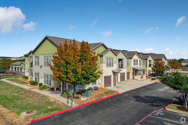 Building Photo - Overlook at Stone Oak Park Apartments