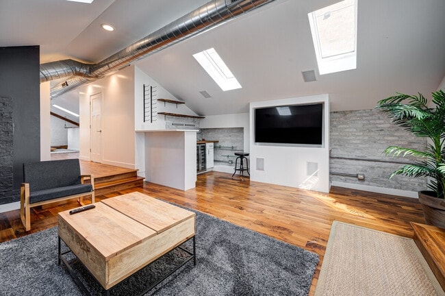 Photo - 1519 W Superior St Unit ID1255747P