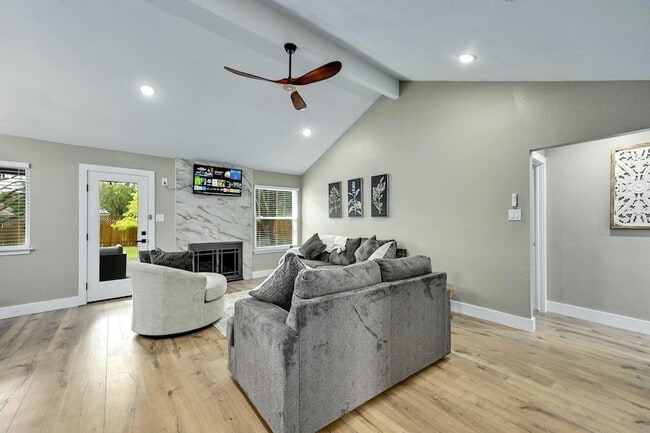 Photo - 1807 Krizan Ave