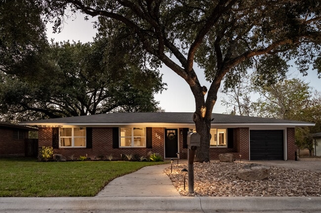 Photo - 214 Helena St Unit ID1071607P