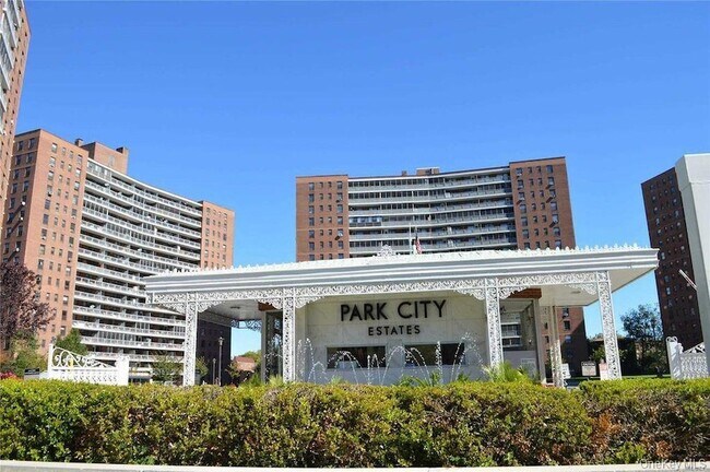 Photo - 61-15 98th St Unit 12L