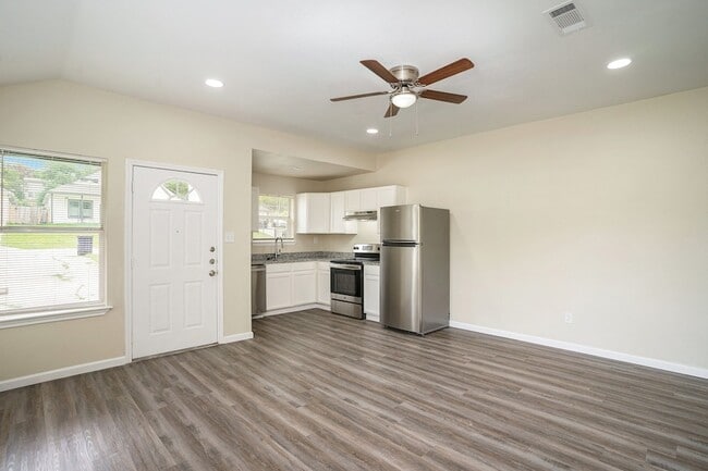 Photo - 2200 Brookes St Unit B