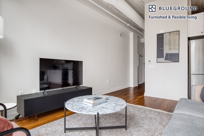 Photo - 676 N La Salle Dr Unit FL5-ID896