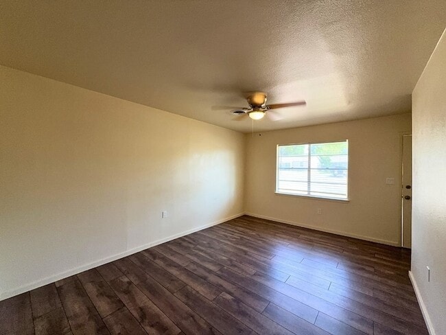 Photo - 615 Crane Dr