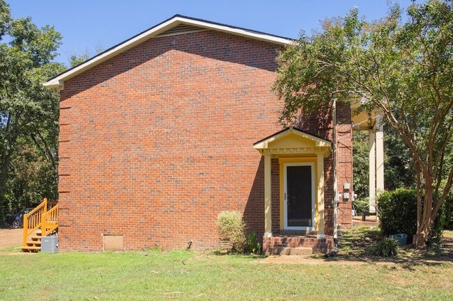 Photo - 718 Holder Dr