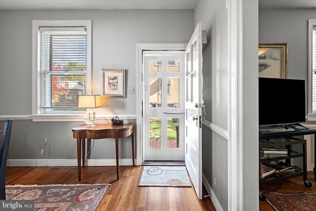 Photo - 6 E Cecil St