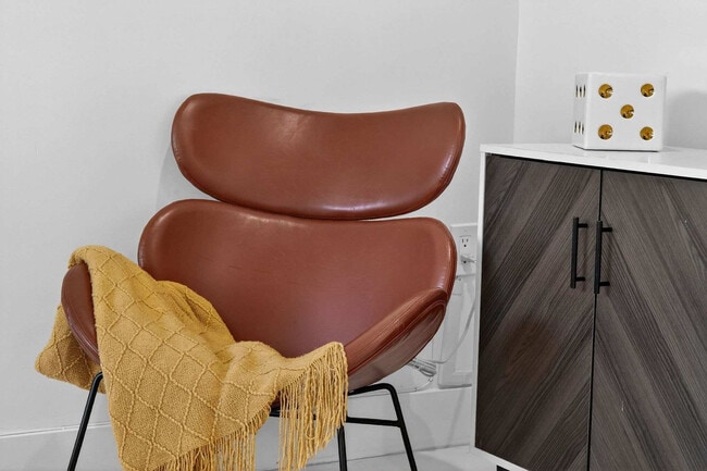 Building Photo - 17835 NE 6th Ave Unit SI ID1372317P