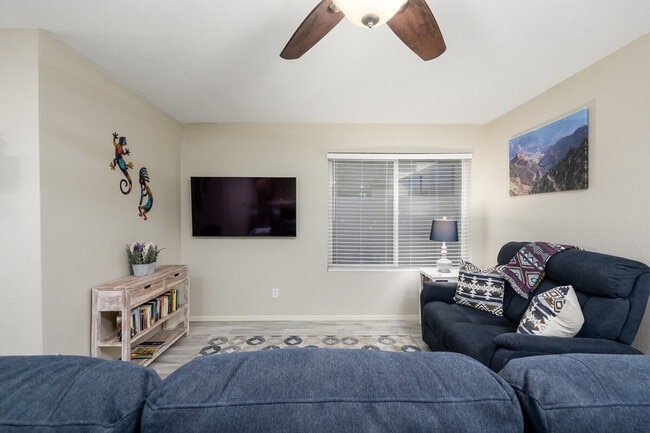 Building Photo - 4850 E Desert Cove Ave Unit ID1281446P
