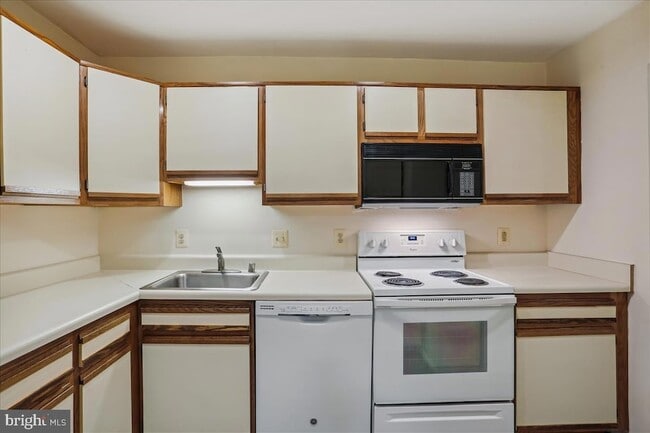 Photo - 18401 Guildberry Dr Unit 104