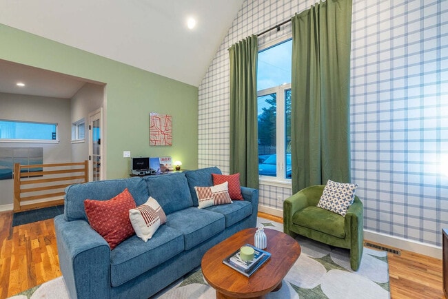 Building Photo - 962 Riceville Rd Unit ID1363924P