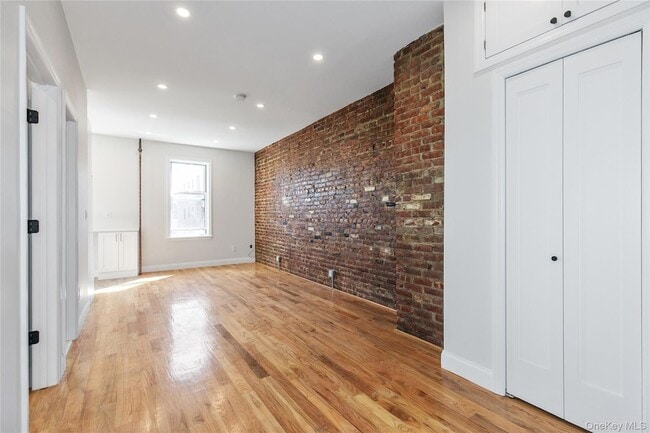 Photo - 104-44 42nd Ave