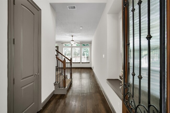 Photo - 111 Aventura Pl