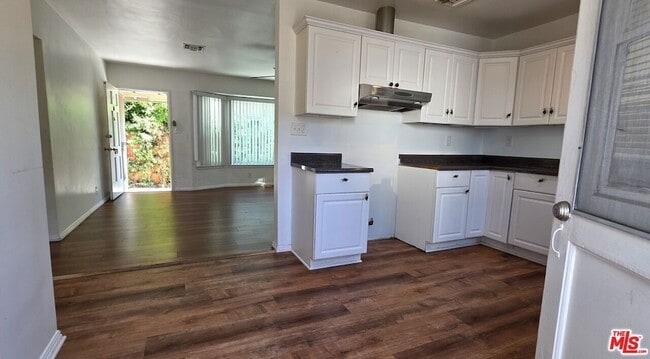 Photo - 5444 Hermitage Ave